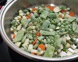 Foto del paso 1 de la receta: Muslos de pollo con verduras, todo en crudo