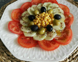 Foto del paso 4 de la receta: Ensalada de tomate y pepino
