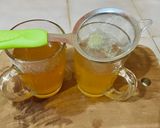 Foto langkah ke 6 dari resep Teh Madu Lemon Hangat.