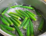 A picture of step 5 of Low-Fat Lunchbox Recipe 03: Stir-Fried Shrimp with Edamame.