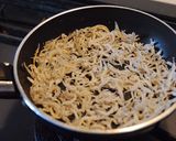 A picture of step 1 of Jako and Daikon Radish Salad (Mentaiko and Mayo Sauce).