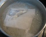 A picture of step 1 of Veggie-packed Pork Miso Soup.