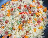 Hình bước làm 3 của món Cơm chiên dương châu. Full topping.🤗