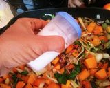 Foto del paso 4 de la receta: Churrascos con arroz salteados con verduras de todo tipo