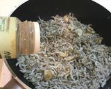 魩仔魚炒蒜味花生的食譜步驟3照片