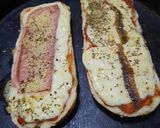 Foto del paso 6 de la receta: Pizza de pan, jamón y queso cuartirolo