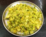 "मटार बटाटा कोबी"(Matar Batata Kobi Recipe In Marathi) रेसिपी स्टेप 3 फोटो 