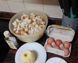 Foto del paso 2 de la receta: Pudding de pan, limón y manzana con aroma a vainilla