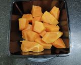 A picture of step 1 of Papaya Smoothie.