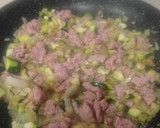 Foto del paso 2 de la receta: Pastel de longaniza y calabacín