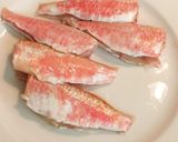 Foto del paso 1 de la receta: Filetes de Salmonetes fritos con Alubias blancas y Tocino ibérico