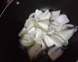 A picture of step 4 of Sarso ka saag.