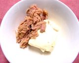 A picture of step 2 of Cream Cheese & Tuna Paste.