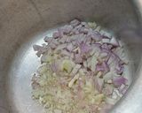 A picture of step 1 of Kanduri chicken gravy.