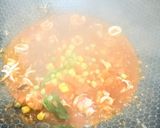 Gambar langkah 3 resipi 👩‍🍳Nasi Goreng Tom Yam Seafood.