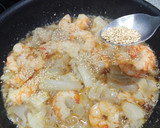 Foto del paso 3 de la receta: Ensalada de pie de ternera y gambas