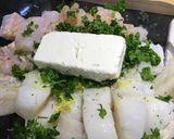 Foto del paso 3 de la receta: Pastel de bacalao, merluza y gambas, con kale y queso feta