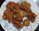 A picture of step 3 of Khatte-Mithe Karele Bhajiye.