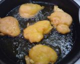 Foto del paso 6 de la receta Buñuelos de gambas al ajillo con lascas de chile