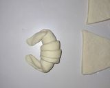 Foto del paso 5 de la receta: Medialunas sin Hojaldre de Manteca