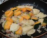 A picture of step 3 of Rich Kabocha Cream Pasta.