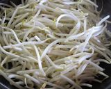 A picture of step 3 of Crispy Light Bean Sprouts and Crispy Browned Egg with Sweet Vinegar Sauce.