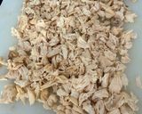 A picture of step 1 of Ají de Gallina.