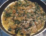 Foto del paso 6 de la receta Tortilla de calabacín, espinacas, cebolla y especias