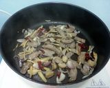 A picture of step 1 of Beef With Ginger In Hoisin Sauce.