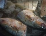 Foto langkah ke 2 dari resep Kembung Masak Pedas.