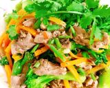 Hình bước làm 5 của món Thịt bò xào bông cải xanh và cà rốt
