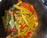 Foto del paso 4 de la receta: Wok de verduras y tiras de pechugas de pollo