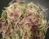 Foto del passaggio 3 della ricetta Fusilli zucchine e salsiccia