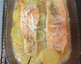 Foto del paso 2 de la receta: Salmón al horno con guarnición de patatas y gulas