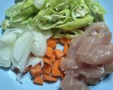 รูปขั้นตอนการทำที่ 1 ของ ไก่ผัดพริกหยวก