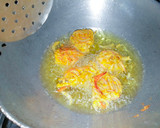 A picture of step 3 of Kanda bhajji.