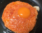Foto del paso 2 de la receta: Huevos fritos de colores