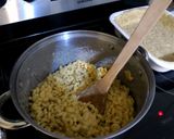 A picture of step 4 of Baked mac and cheese pie.