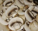 Foto langkah ke 2 dari resep Oseng Cumi Jamur.