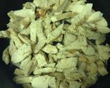 A picture of step 4 of Mini Bow tie Chicken And Spinach Tossed In A Red Mushroom Sauce.