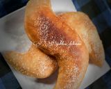 A picture of step 13 of Amoebic shape doughnut.