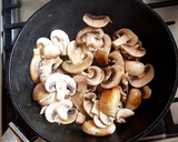 Foto del paso 2 de la receta: Champiñones con papas salteados👨‍🍳👨‍🍳