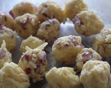 Lilahagymás rántott sajtgolyó recept fázis 1 fotója
