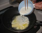 A picture of step 3 of Recommended for Beginners! Tomato Cream Pasta.