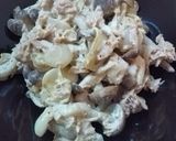 A picture of step 3 of Chrysanthemum Greens with Tuna-Mayonnaise Sauce.