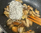 Foto del paso 3 de la receta: Revuelto de setas y gulas