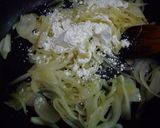 A picture of step 4 of Autumn Salmon White Sauce Gratin.