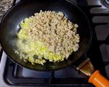 Foto del paso 3 de la receta: Zapallitos de tronco rellenos de Seitán y quesos
