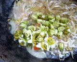 Foto langkah ke 4 dari resep Bening Toge Kembang Tongkeng.