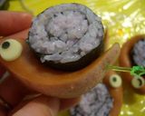 A picture of step 4 of Sushi Roll Snails for Charaben.